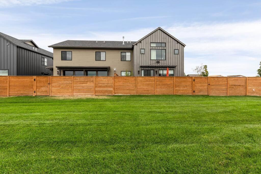 Luxury Townhome On The Park With Bridger Mtn Views Bozeman Exterior foto